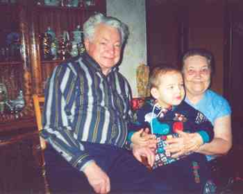 С внуком Ярославом и женой Екатериной.